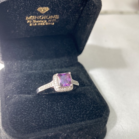 Beautiful purple and clear cubicle zirconia stone ring - Picture 3 of 12